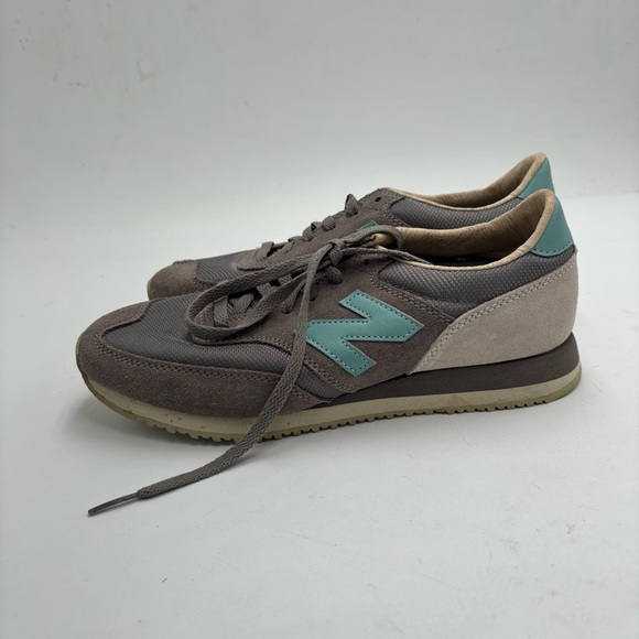 New Balance Women’s 7.5 X J. Crew Grey Suede 620 Lace Up Sneakers - Picture 2 of 9